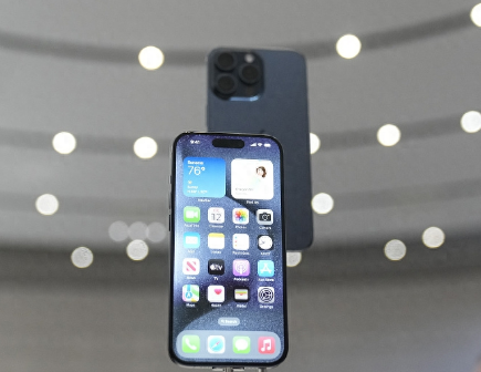 临江Apple维修站分享买iPhone15还是华为Mate60 